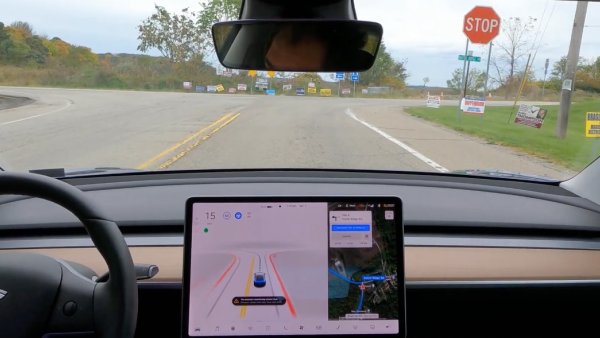 Tesla FSD Beta: Rolling stops to be removed due to NHTSA