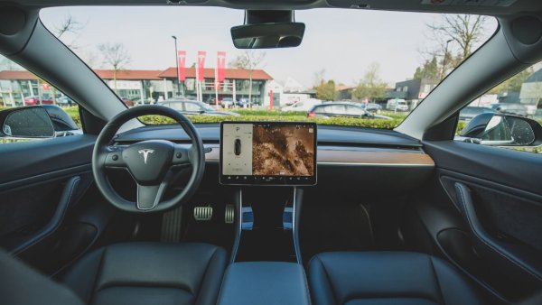 Tesla preparing for Steam games, will support external storage