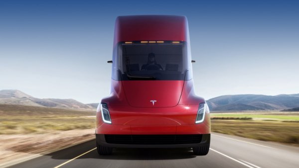 Tesla Semi to have 500 mile range, to be delivered this year