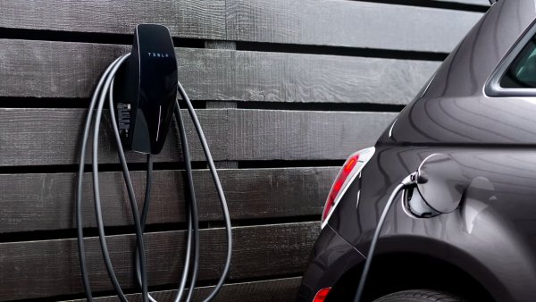 Tesla is now selling its own J1772 Wall Connector for $550