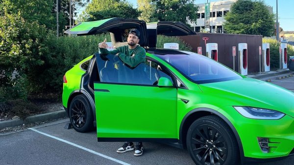 Tennis Star Uses the Tesla App to Recover Stolen Model X
