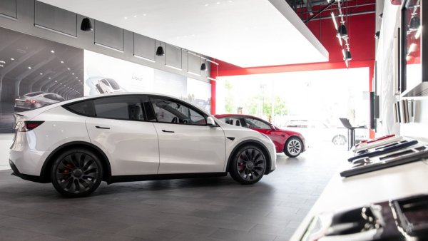 Tesla Sues North Dakota Over Direct Sales Ban