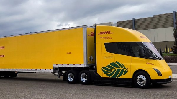 DHL Takes Delivery of Tesla Semi; Completes 390 Mile Route on Single Charge — Fully Loaded