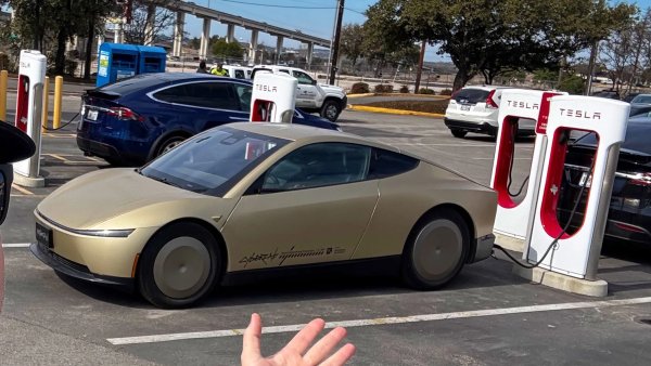 Tesla's Cybercab Charging Port and Butterfly Doors in Action [VIDEO]