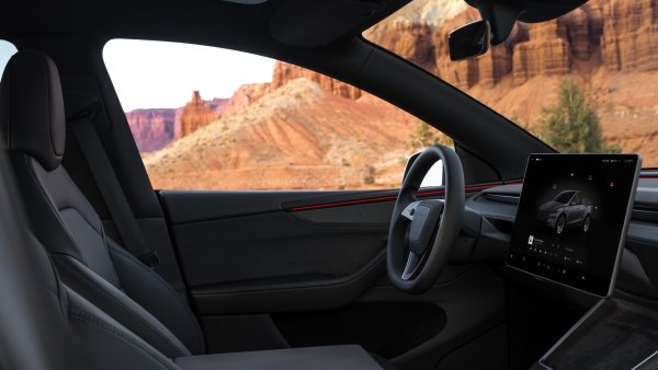 Tesla Model Y Finally Gets Black Headliner, 16-Inch Screen in Canada