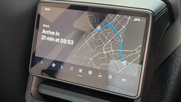 First Look at Tesla's Rear Screen Maps in Update 2026.14 [VIDEO]