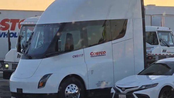 Costco-Branded Tesla Semis Spotted in Arizona