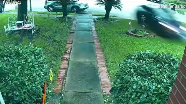 Tesla Crashes Into Texas Home, Driver Blames Autopilot [VIDEO] [TESLA RESPONDS]