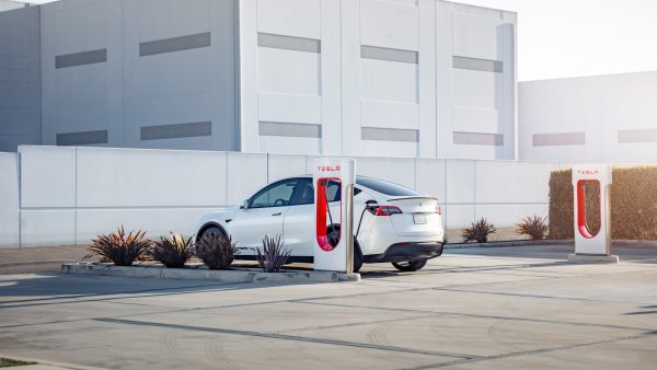 Tesla Now Charges By Partial kWh at Superchargers
