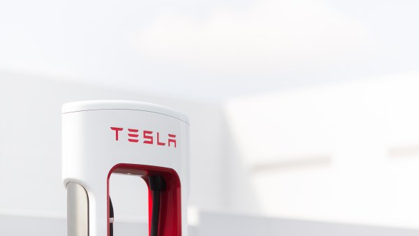 Tesla Talks Supercharger Improvements: Types of Cars Plugged In, Faster Data Refreshing and More