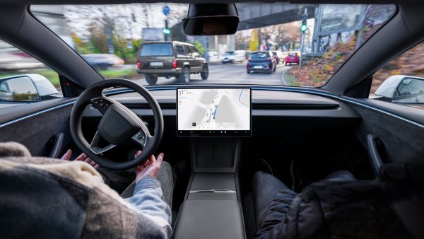 Tesla FSD Reaches 1.48 Million Active Subscriptions, Shares Growth Numbers