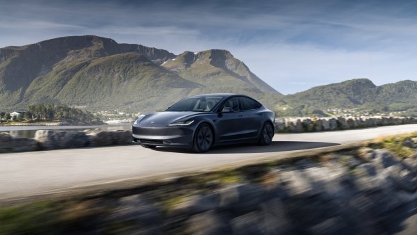 Tesla Patents Ability to Adjust Suspension Based on Fleet Data
