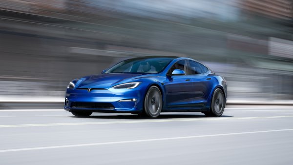 Tesla Vehicles to Drive Themselves to Customers by End of 2025 -- Advantages & Potential Issues