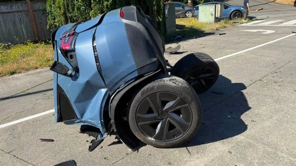 Tesla Model X Splits in Two in Insane Accident [PHOTOS]