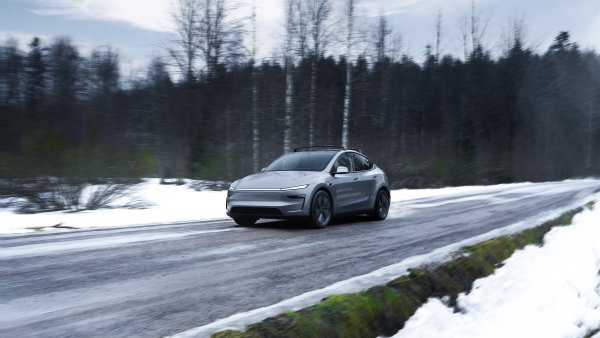 Tesla FSD V14 Hits Swedish Roads in Joint Tesla–Government Assessment