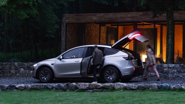 Tesla Adds Vehicle-to-Load (V2L) Capabilities to Model Y L in Software Update