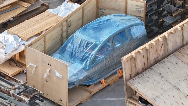 Tesla Model Y L Spotted at Gigafactory Texas; U.S. Launch Soon?