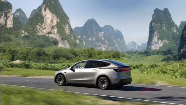 Tesla’s 6-Seat Model Y L Hits 8 New Markets in Asia