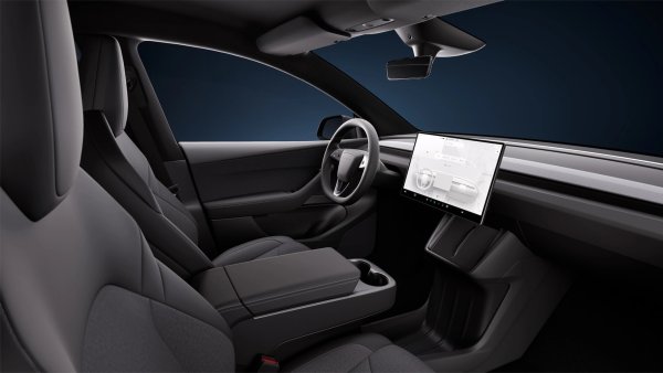 All Tesla Model Ys Now Get Black Headliner & 16-Inch Screen