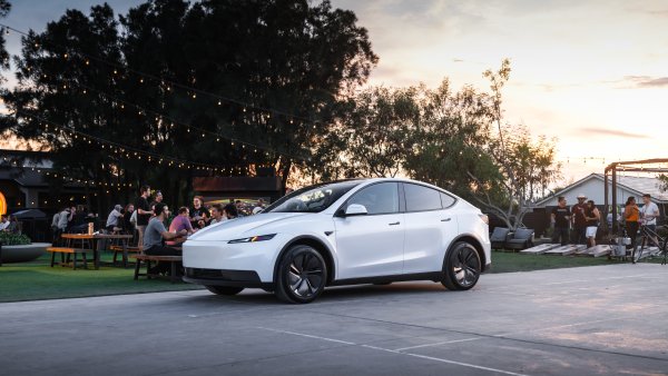 The “Standard” Tesla Experience: More Feature Cuts Revealed