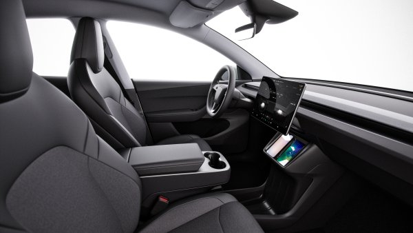 Tesla Model 3 and Model Y: Differences in Premium Trim