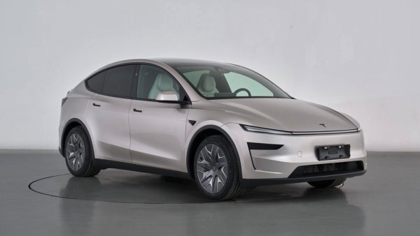Tesla Officially Unveils Bigger, 6-Seater Model Y L