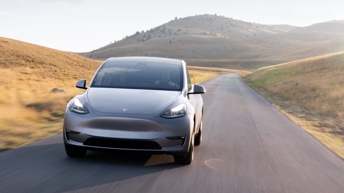 Tesla Provides Update on FSD v14 Lite for HW3: Included Features and Release Timeline