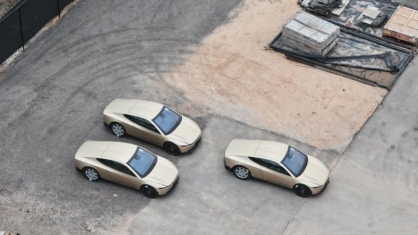 Tesla Cybercab Spotted at Giga Texas Without Steering Wheel