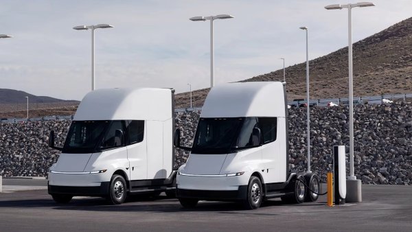Tesla Semi’s Official Battery Capacity Revealed in CARB Filing