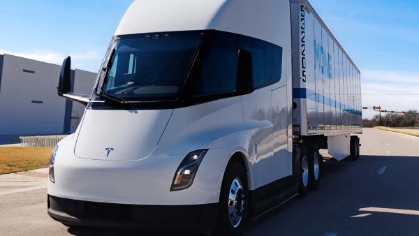 Real-World Test Shows Tesla Semi Running at Just 15¢ Per Mile — Far Below Diesel