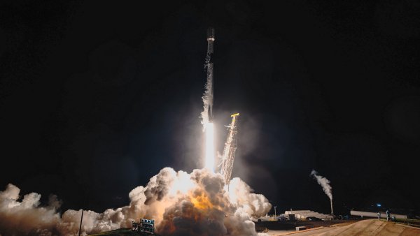 SpaceX Lands Both Boosters in Doubleheader Launch Weekend [VIDEO]