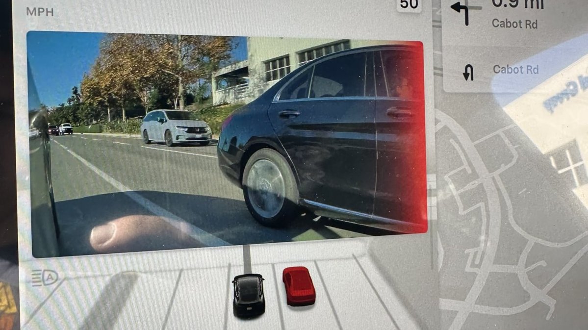 Tesla's updated blind spot monitor